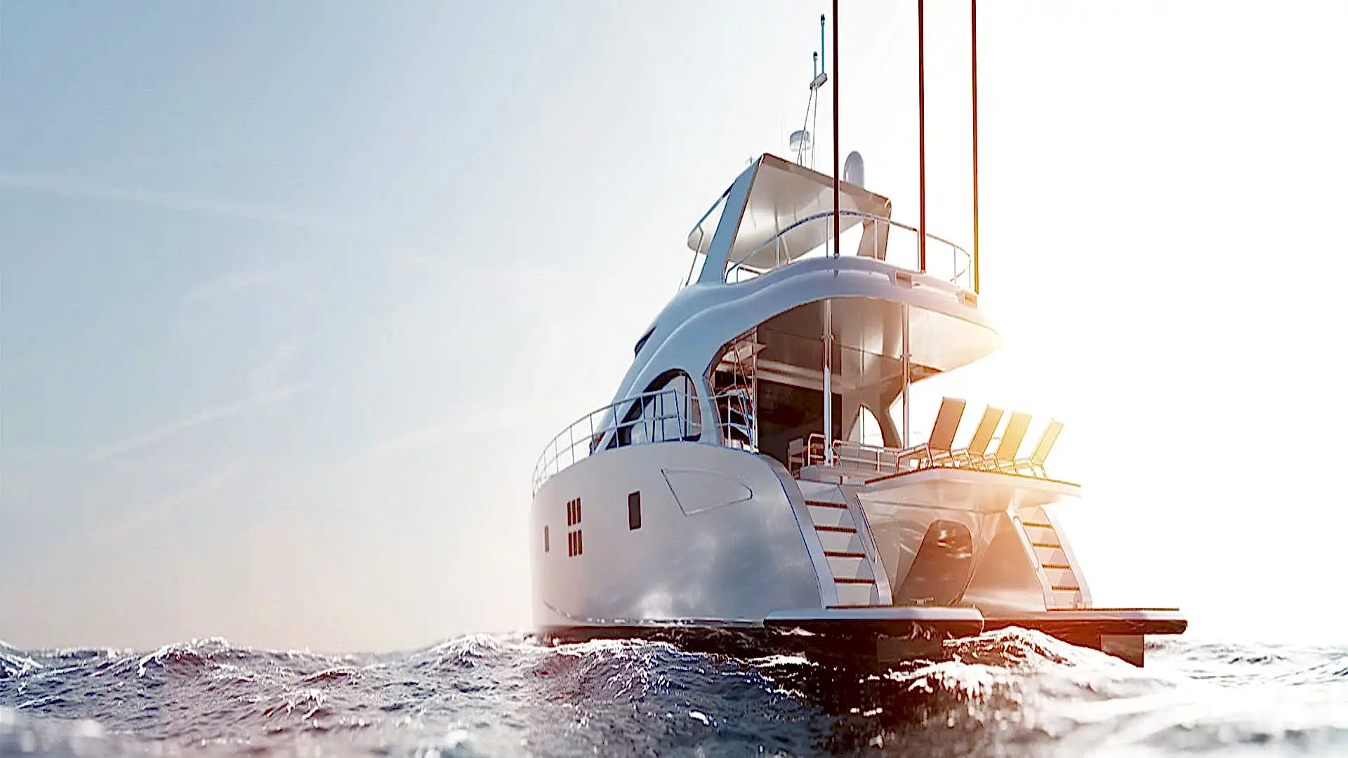 Ein Schnellboot fährt über das Meer