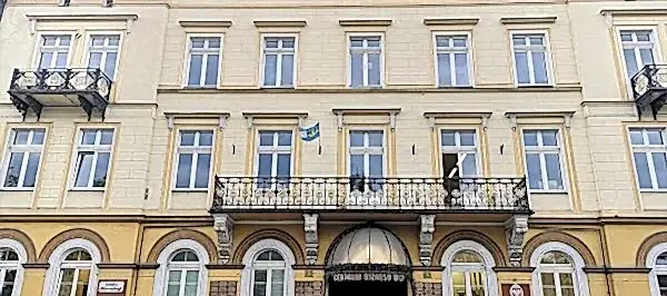 altes beiges Backsteingebäude
