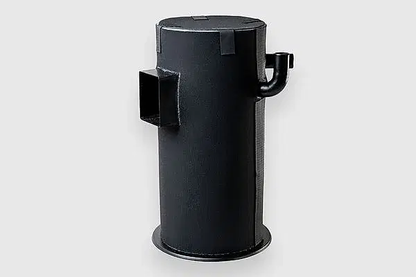 schwarze Verdichterhülle um einen Dummy gewickelt und mit Klettband befestigt
